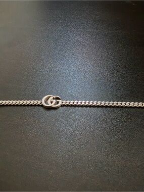 Gucci Silver Curb Chain Bracelet with Logo Plate
